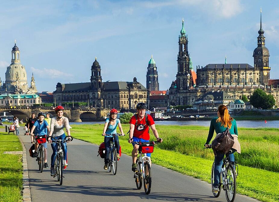 Radreisende auf dem Elberadweg Radreisende auf dem Elberadweg