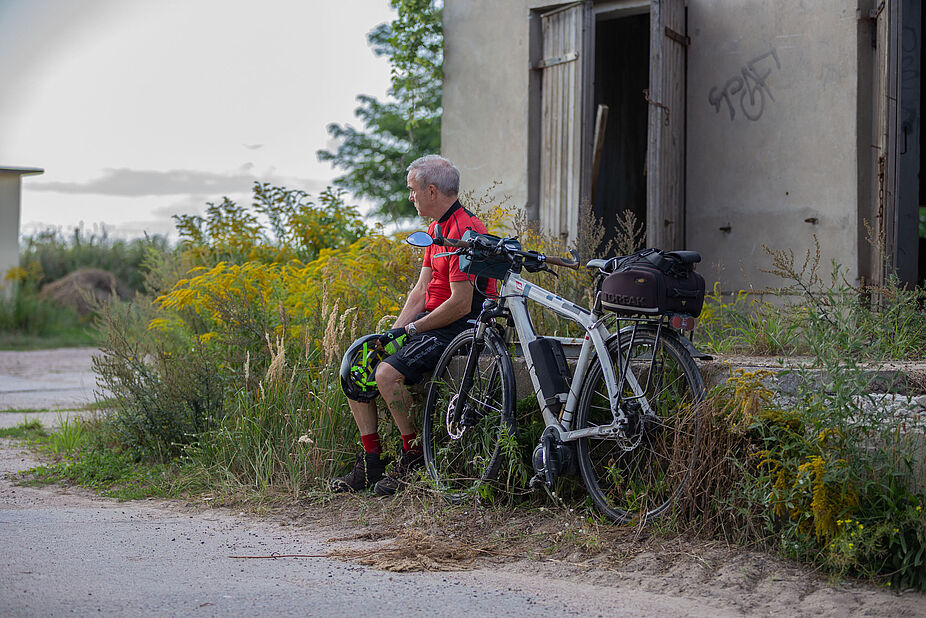 E-Bike-Fahrer auf dem Land E-Bike-Fahrer auf dem Land