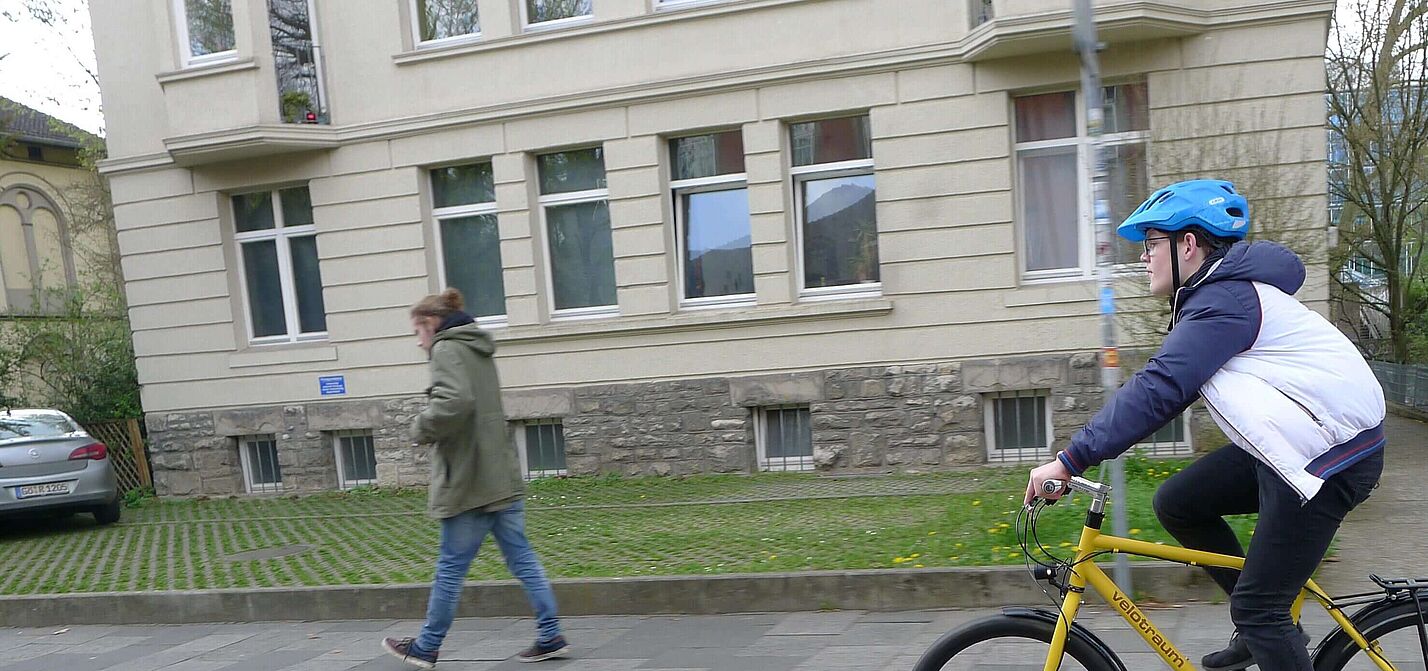 Radfahrer und Fußgänger Radfahrer und Fußgänger