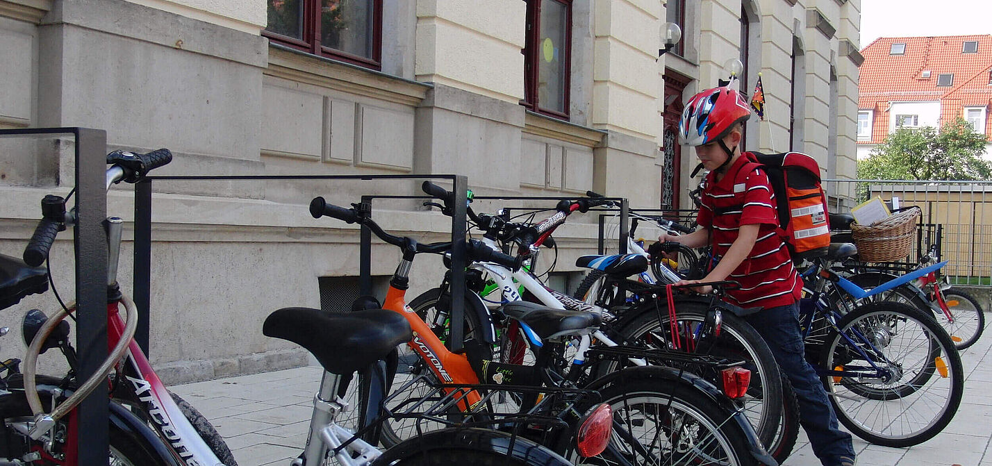 Den Schulweg alleine meistern Den Schulweg alleine meistern